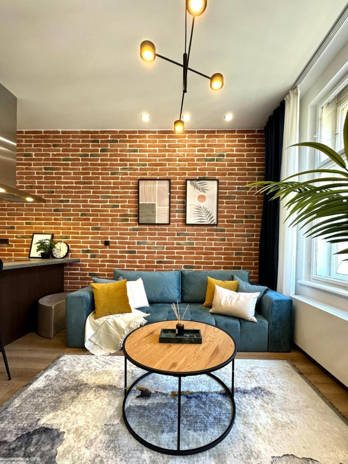 10 Minutes Charles Bridge Modern Apartment, *