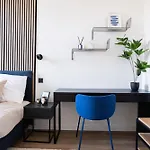 10 Minutes Charles Bridge Modern Apartment, Prague